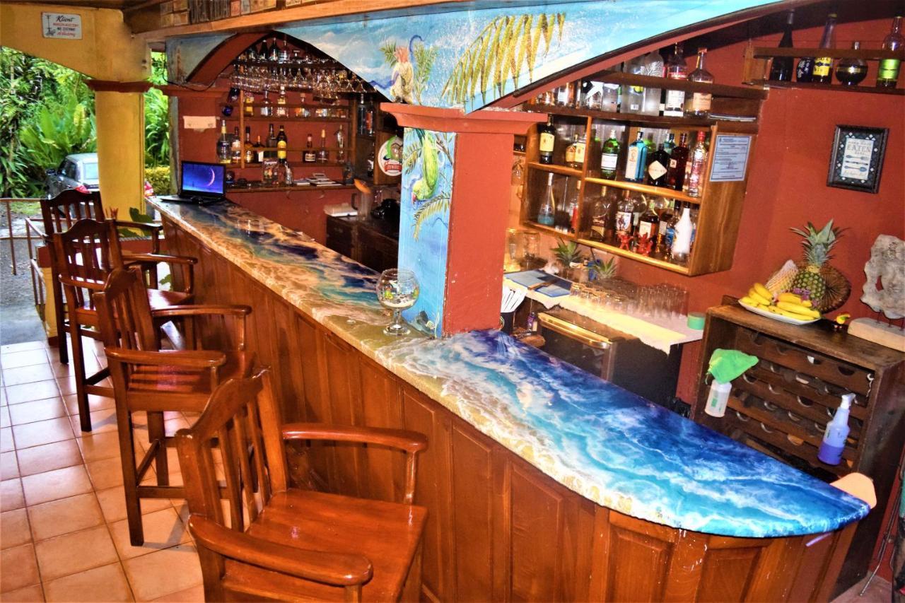 Hotel Tres Banderas Мануел Антонио Екстериор снимка