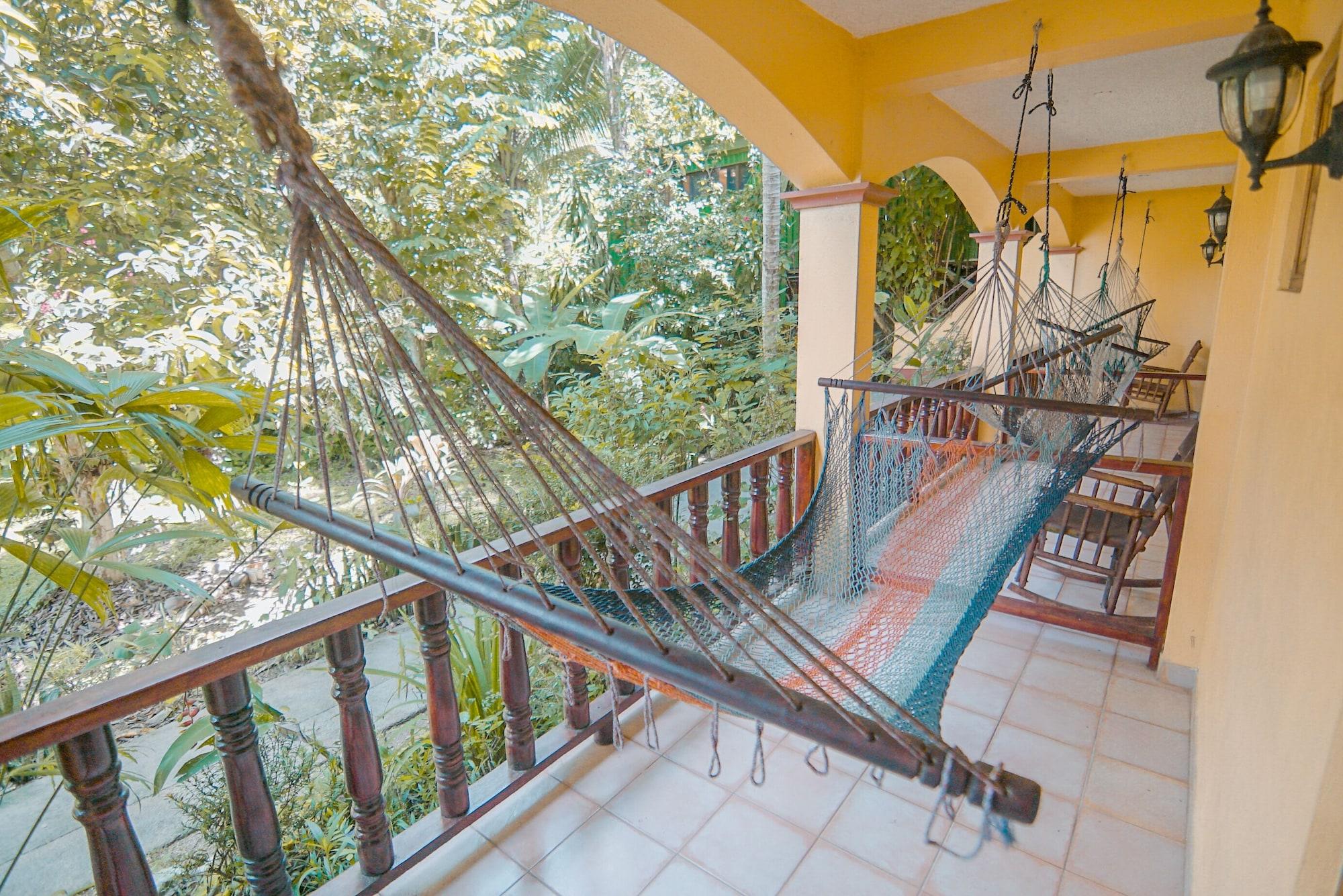 Hotel Tres Banderas Мануел Антонио Екстериор снимка