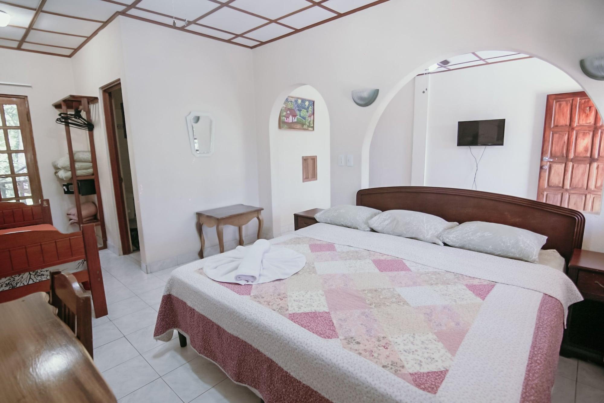 Hotel Tres Banderas Мануел Антонио Екстериор снимка