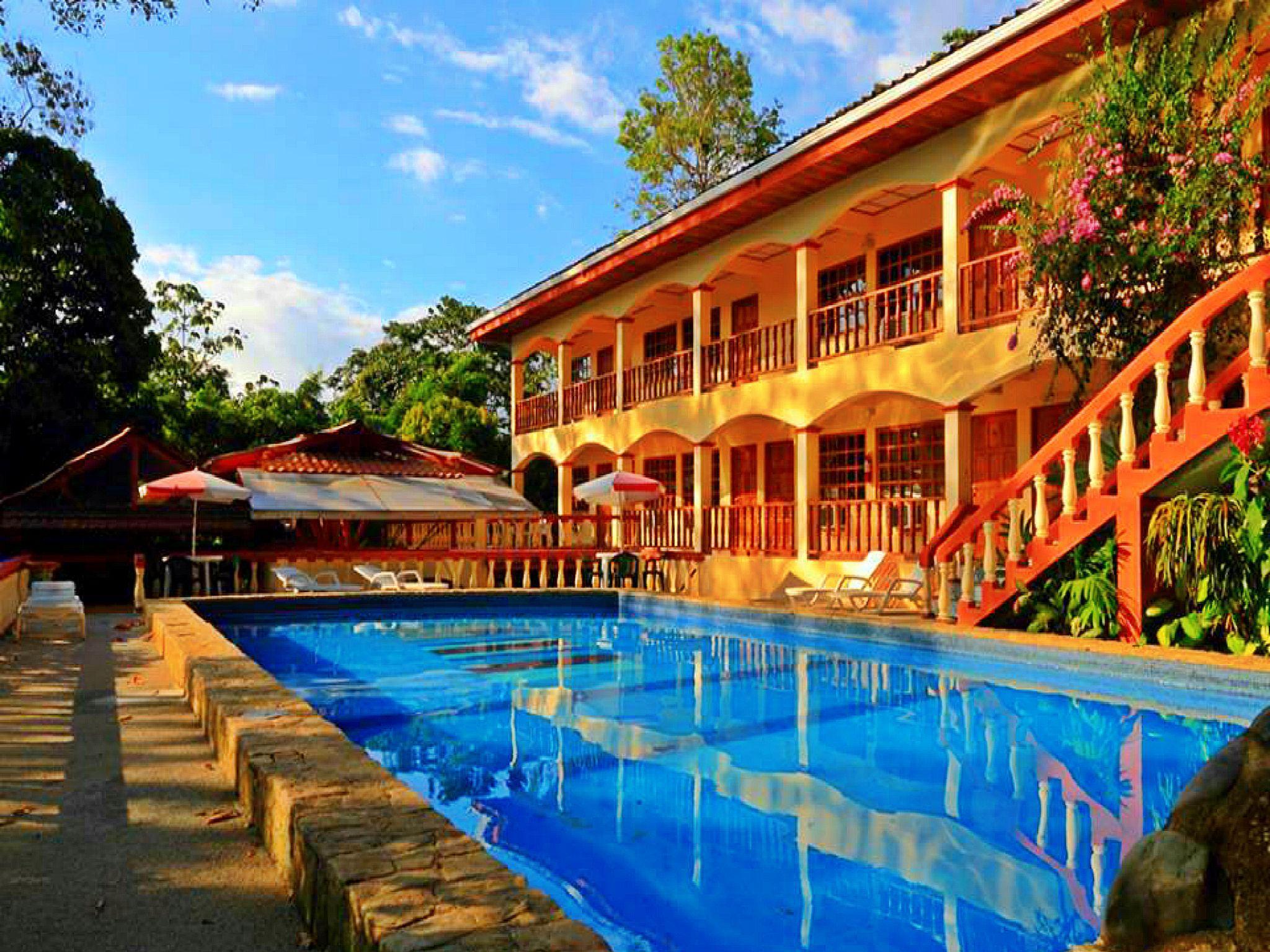 Hotel Tres Banderas Мануел Антонио Екстериор снимка