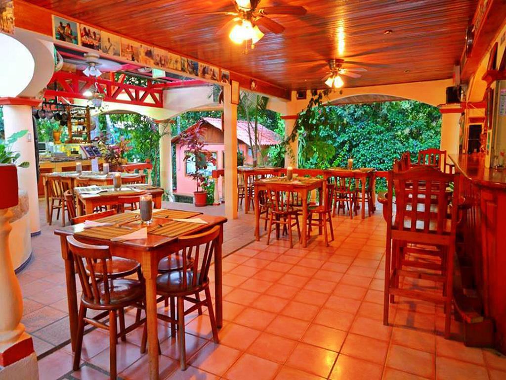 Hotel Tres Banderas Мануел Антонио Екстериор снимка